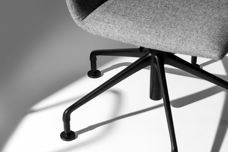Dynamisch sitzen mit dem Drehstuhl »FF11« von MSM MalscherSitzMöbel mit optimiertem Sitzkomfort und erhöhter Beweglichkeit (Bild: MalscherSitzMöbel).