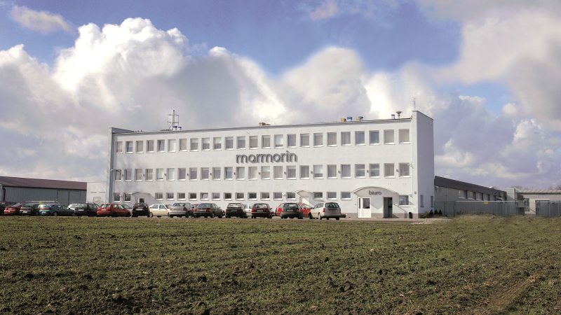 Blick auf das Firmengebäude des polnischen Unternehmens (Bild: Marmorin).