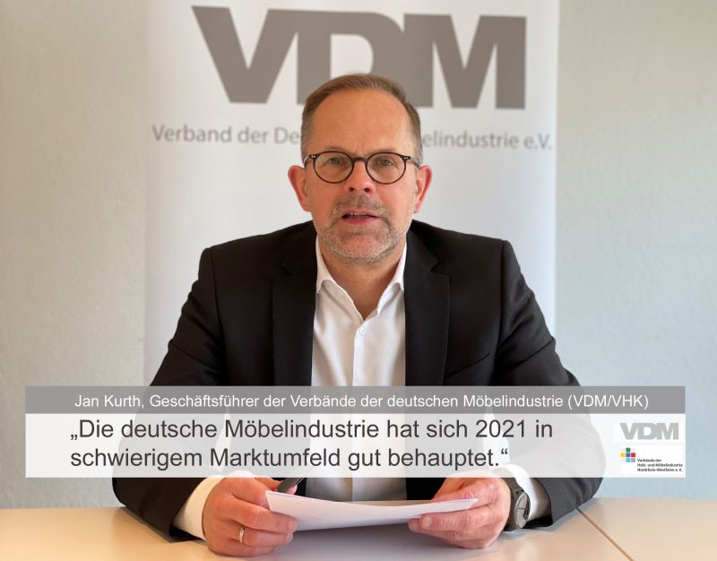 Jan Kurth, Geschäftsführer der Verbände der deutschen Möbelindustrie (VDM/VHK), erklärt am 21. Februar 2022 zur wirtschaftlichen Situation der Branche (Bild: VDM/VHK).