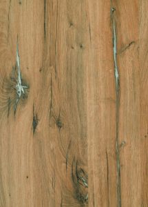 Die Eiche in ihren verschiedenen Spielarten ist immer noch Trend: Das Dekor »skai Viking Oak« (li.) zeigt sporadisch platzierte Merkmale, die Altholzoptik von »skai Flagstaff Oak« setzt in aufgefüllten Rissen metallische Akzente (Bild: Continental).