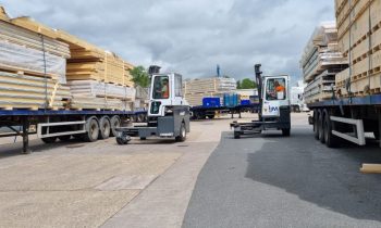 Die Holzbaufirma IJM Timber Frame lädt den Elektrostapler nur zwei Mal in der Woche (Bild: Combilift).