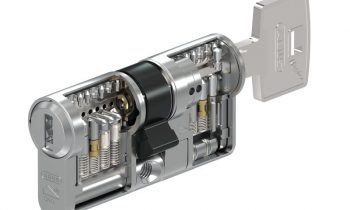 Das Schließsystem verfügt über einen Schlüsselkopierschutz mit Magnet (Bild: Abus).