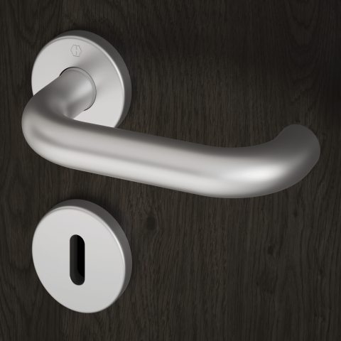Neben Tür- und Drückergarnituren sind viele weitere Baubeschläge erhältlich (Bild: Ostermann).
