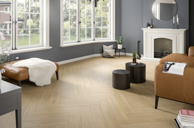 Die Laminatböden der neuen Kollektion vereinen die Unverwüstlichkeit von Laminat mit der Anmutung eines Parkettbodens (Bild: Egger).