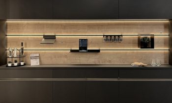 Mit der stimmungsvollen und blendfreien Ambientebeleuchtung werden Nischen optisch aufgewertet (Bild: Elektra).