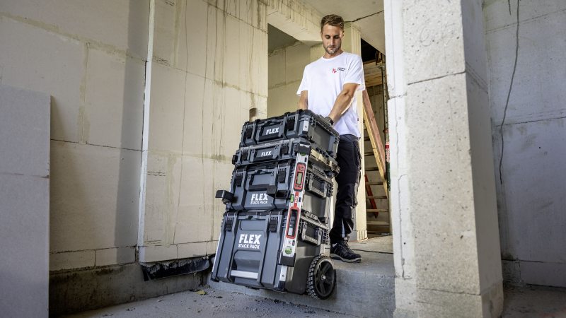 Das Werkzeugaufbewahrungssystem kann als »mobile Werkstatt« mühelos über die Baustelle bewegt werden (Bild: Flex).