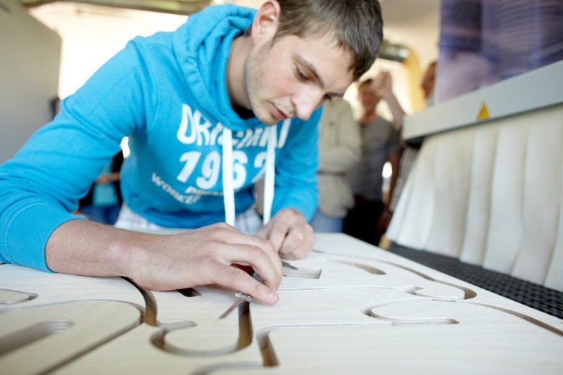 Absolventen erhalten eine umfassende Vorbereitung für den Weg in die Selbstständigkeit und zur Bewältigung der kaufmännischen, pädagogischen und technischen Herausforderungen (Bild: Holzfachschule Bad Wildungen).