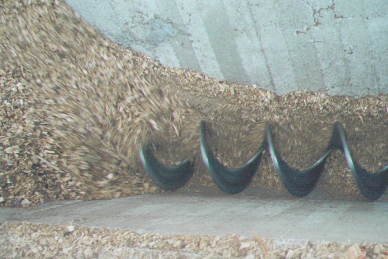 Mit den achsenlosen Förderspiralen erfolgt der Transport der Hackschnitzel effizient und wartungsarm (Bild: Wildfellner).
