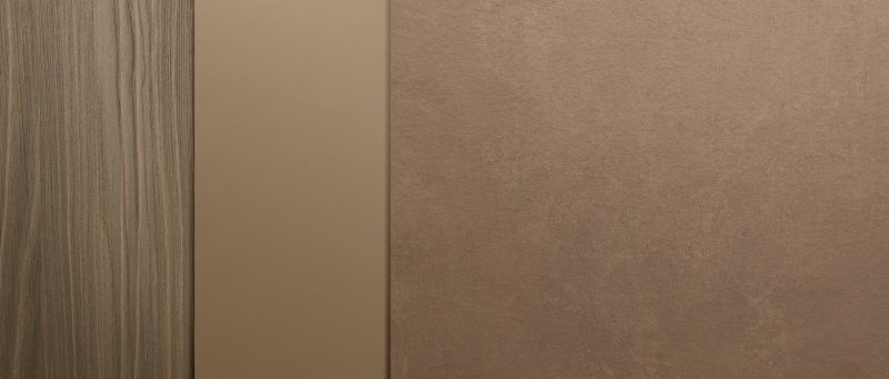 »Monochrome Connections«: Materialien verbinden sich derzeit oft auch über monochrome Farbigkeit, die sich an eine neutrale oder auch intensivere Farbe anpasst und damit Ton in Ton Möbel sowie ganze Räume gestalten kann (Bild: Egger).