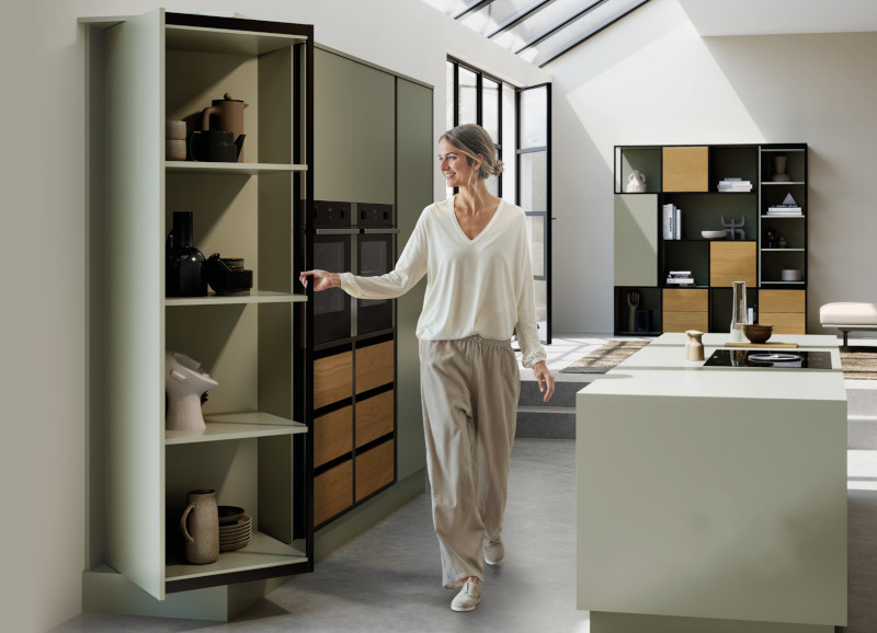 Zur Interzum 2025 zeigt Hettich, wie mit wandelbaren Möbelwelten Transformation zum emotionalen Erlebnis wird (Bild: Hettich).