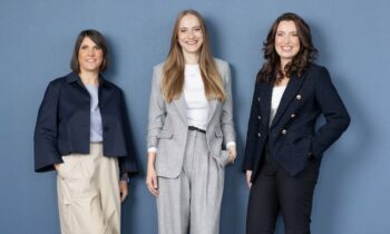Das Team ist verantwortlich für den »Trendservice Colour Road« und den jährlich erscheinenden Trendreport, v. l.: Verena Mundle, Annalena Doppler und Clarissa Blüm (Bild: Renolit).