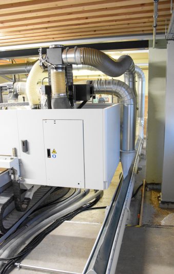 Aufgrund des limitierten Platzangebots wurde die Absaugung in Form eines Lippenrohrs installiert (Bild: Scheuch Ligno).