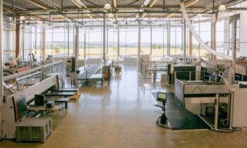 Im HOLZ-HER Showroom in Nürtingen erleben Besucher auf 1.500 qm das gesamte Maschinenportfolio zur Holzbearbeitung