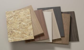 Vier Designwelten verbinden die natürliche Anmutung von Echtholz mit der Widerstandsfähigkeit von HPL-Schichtstoff (Bild: Resopal).