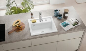 Die Einbauspülen sind in attraktiven Material- und Farbvarianten erhältlich (Bild: Naber).