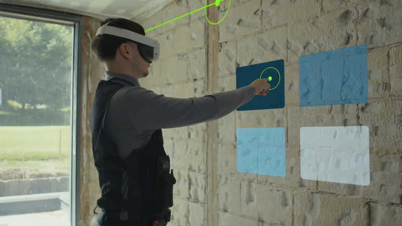 Dank VR-Brille wird erweiterte Realität (XR) im Arbeitsalltag nutzbar (Bild: Strauss).