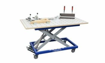 Mithilfe des Hubtischs lassen sich körperliche Belastungen reduzieren (Bild: Barth).