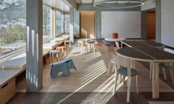 Die Parkett-Oberflächenveredelung hat einen extrem niedrigen Glanzgrad und erzeugt somit ein mattes und zugleich natürliches Aussehen (Bild: Bauwerk).