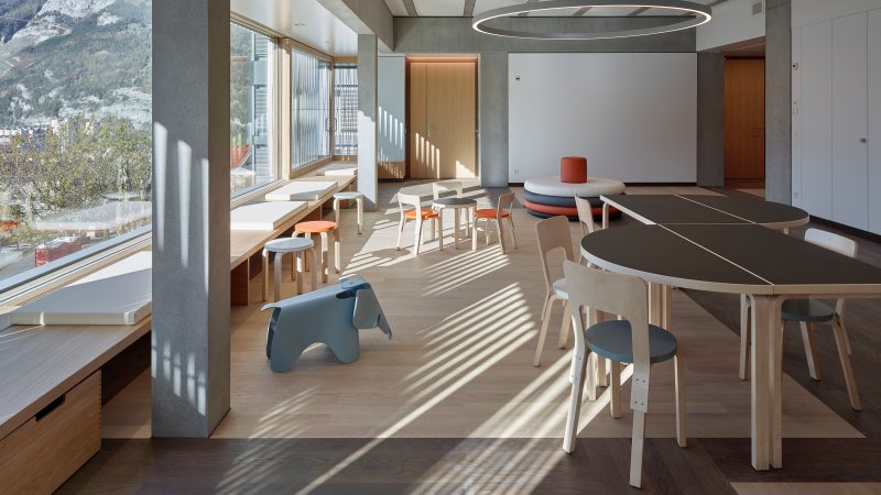 Die Parkett-Oberflächenveredelung hat einen extrem niedrigen Glanzgrad und erzeugt somit ein mattes und zugleich natürliches Aussehen (Bild: Bauwerk).