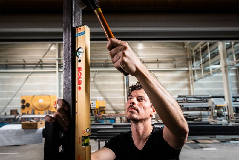 Die kraftvollen Neodym-Magnete bleiben auch bei Vibrationen oder Erschütterungen zuverlässig im Profil (Bild: Sola).