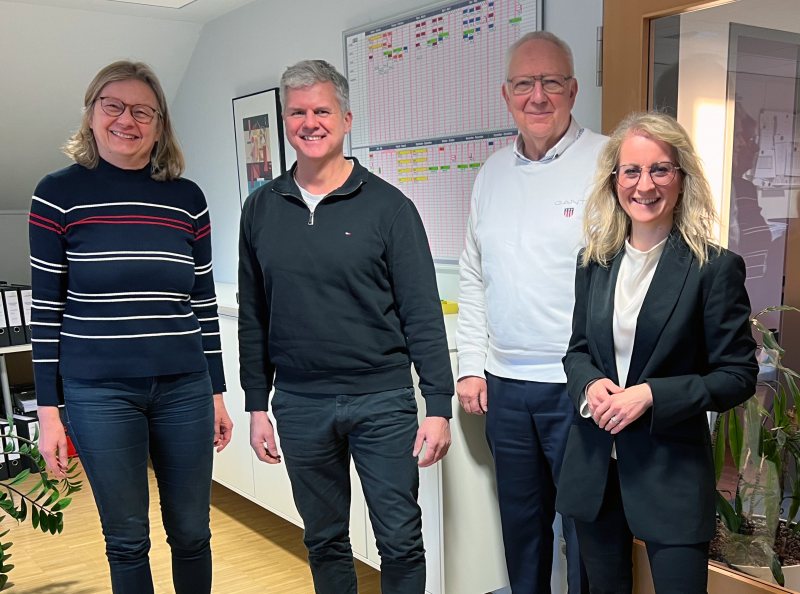 V. l.: Csilla Klausner, Sven Stornebel, Hermann Hubing und Andrea Belegante (Bild: Holzfachschule Bad Wildungen).