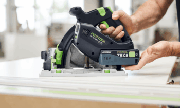 Mit dem 8,0-Ah-Lithium-Ionen-Akku bietet die Tauchsäge eine sehr hohe Leistung bei gleichzeitig langer Laufzeit (Bild: Festool).