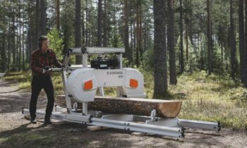 Das leistungsfähige und robuste Sägewerk wiegt nur 250 kg und ist dadurch sehr mobil (Bild: Logosol).