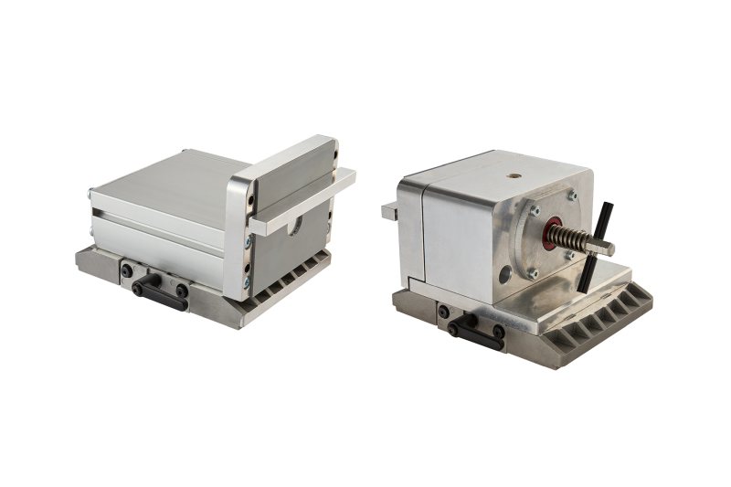 Der Horizontalspanner besitzt einen festen Anschlag und ein bewegliches Spannmodul (Bild: J. Schmalz GmbH).