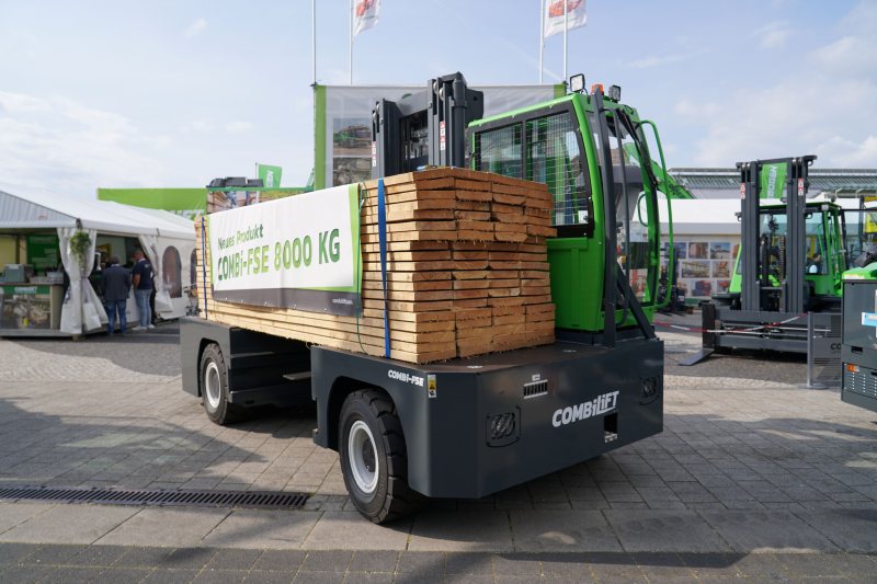 »Combi Load Xtender« ist ein scherenförmiger Ausleger zum platzsparenden und sicheren Be- und Entladen (Bild: Combilift).