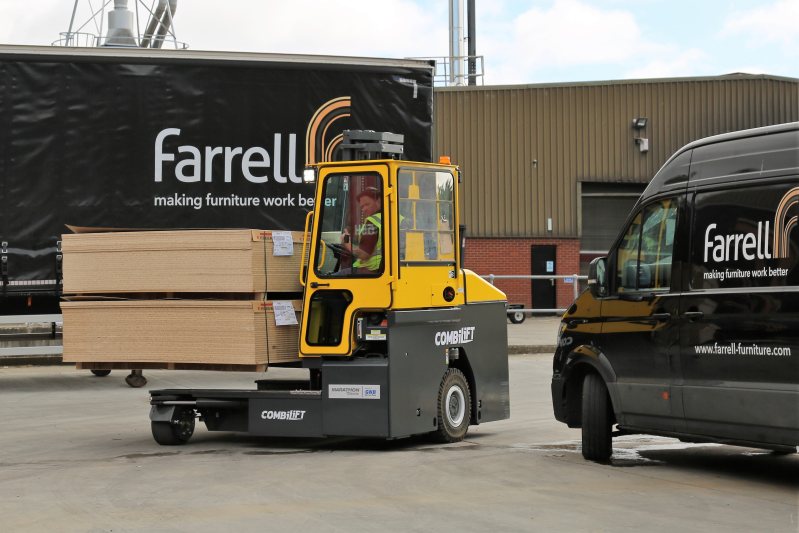 Stapler im Einsatz bei Farrell (Bild: Combilift).