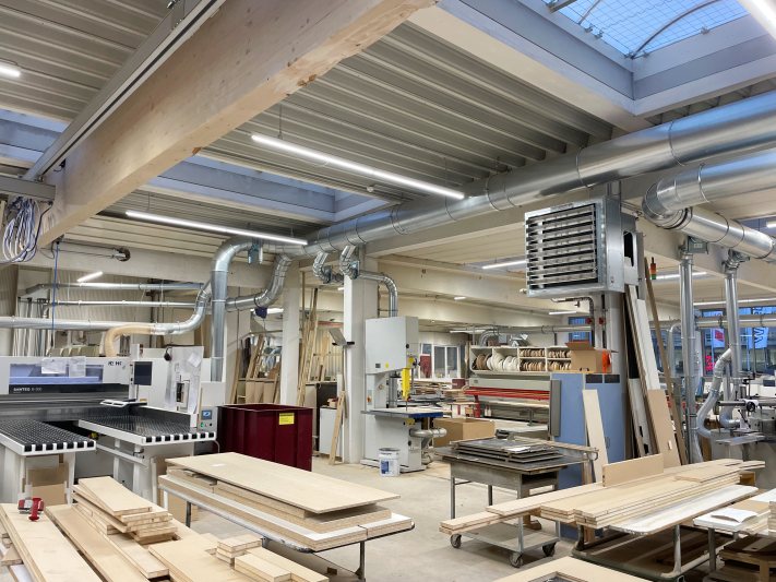 In der Schreinerei von Kaupp + Diether profitiert das Personal von einer staubfreien, sicheren Arbeitsumgebung (Bild: Höcker Polytechnik).