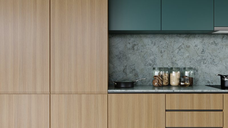 Harmonische Verbindung der Dekore »Boncourt Oak« (Holz), »Ocala« (Stein) und der Farbe des Jahres 2026 »Horizon« (Bild: Impress).