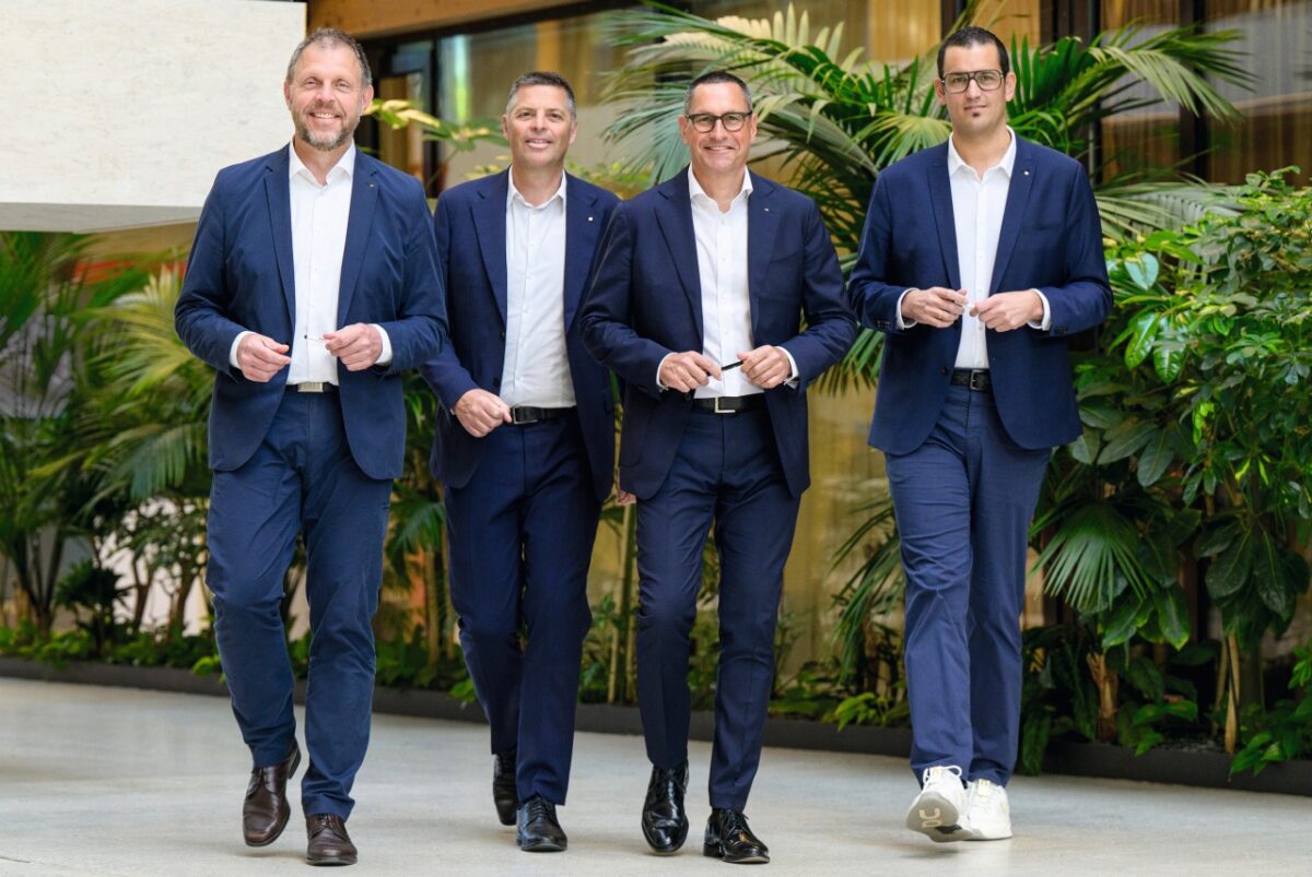 Die Egger-Gruppenleitung (v. l.): Frank Bölling, Hannes Mitterweissacher, Thomas Leissing, Michael Egger (Bild: Egger).