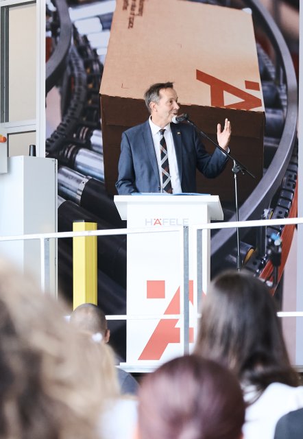 Wirtschaftsstaatssekretär Thomas Dörflinger betonte die Tragweite des Projekts und die zukunftsweisenden, positiven Botschaften, die damit für den Wirtschaftsstandort Baden-Württemberg verbunden sind (Bild: Häfele).