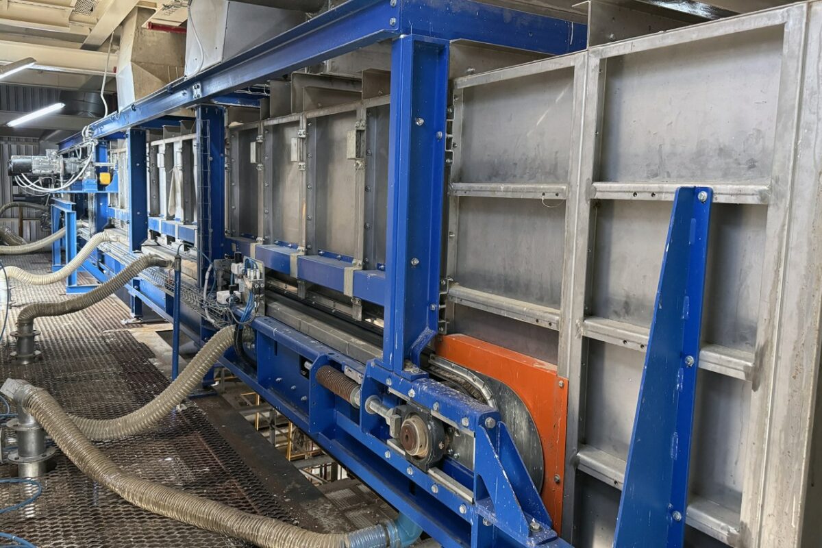Dryer Discharge Conveyor (DDC) in der MDF-Linie 1 von Wisewoods (Bild: Dieffenbacher).