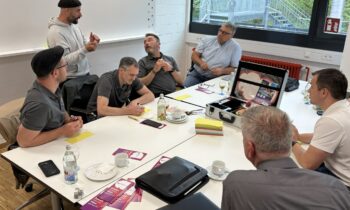 In einem ersten Schritt wurden bereits Ausbilder der handwerklichen Bildungsakademien über die Möglichkeiten der Design-Thinking-Methode im neuen Kreativraum informiert (Bild: HWK/Anja d’Oleire-Oltmanns).