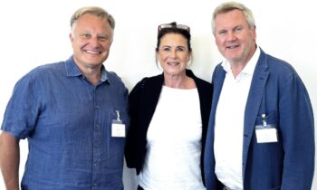 V. l.: Alexander Knebel, bisheriger Gesellschafter der AKE-Gruppe, und Claudia Rudigier sowie Dr. Siegmund Rudigier, Geschäftsführer CSSP (Bild: AKE).