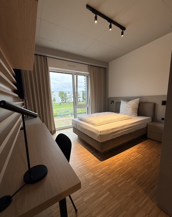 Das Gebäude ist nach neusten ökologischen und technologischen Standards konzipiert und verfügt über 30 helle, modern eingerichtete Zimmer (Bild: VHK). 
