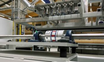 Elastomerkupplungen kommen unter anderem in Plattensägen zum Zuschnitt von Holzelementen für Fertighäuser zum Einsatz (Bild: KBK Antriebstechnik).