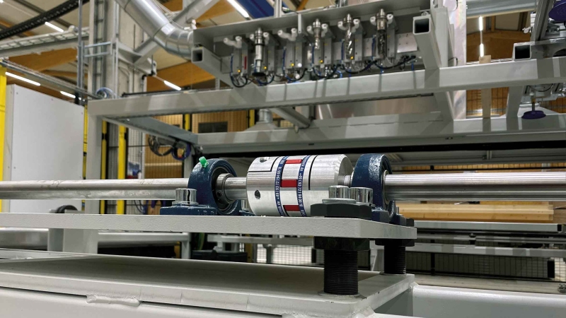 Elastomerkupplungen kommen unter anderem in Plattensägen zum Zuschnitt von Holzelementen für Fertighäuser zum Einsatz (Bild: KBK Antriebstechnik).