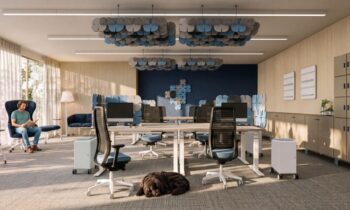 Akustikelemente aus PET für Tisch, Wand, Decke und freie Raumstrukturen (Bild: König + Neurath).