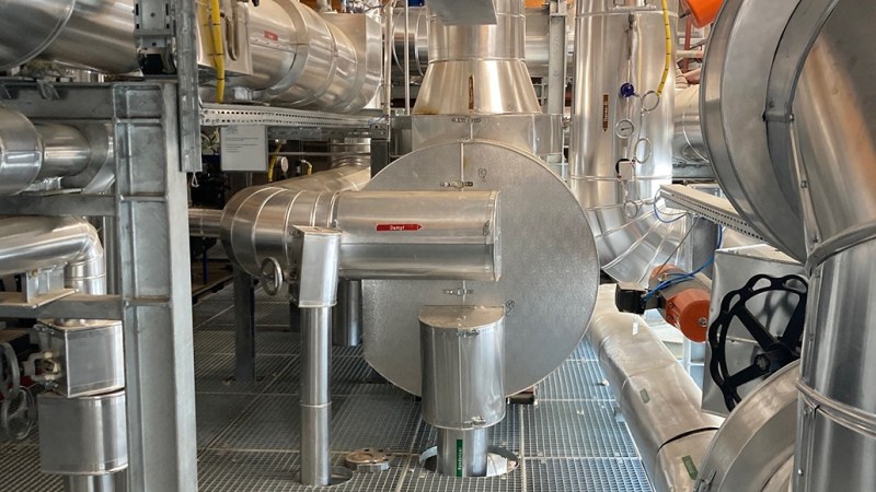 Die Modernisierung der Prozesswärmeversorgung bei Egger in Unterradlberg reduzierte den Erdgasverbrauch um weitere 80 % (Bild: Ness).