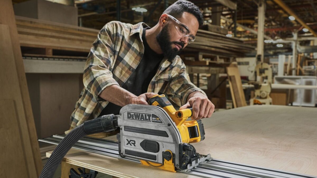 Tauchkreissäge mit 18-V-Akku und 165-mm-Sägeblatt (Bild: Dewalt).